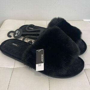 Ardene Size 9/10 Fuzzy Slipper Slide
